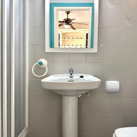 Beachfront For 6, 3 Bathrooms, Levante Appartamento *